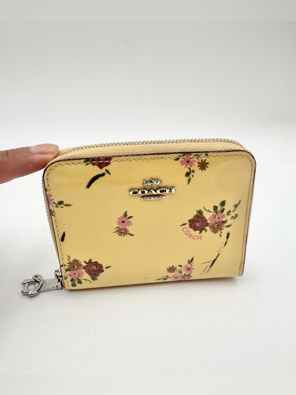 COACH Patent Leather Small Daisy Bundle Zip Wallet F30183